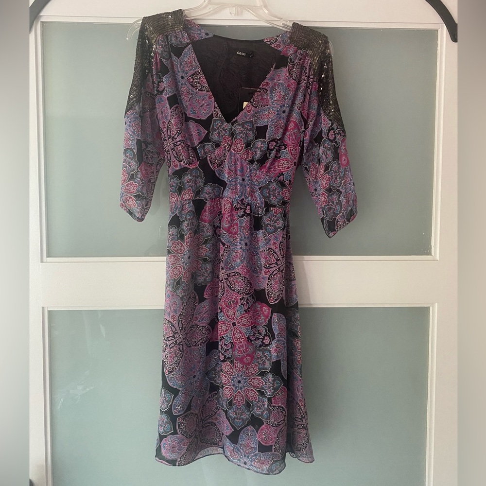 NWT Oasis open shoulder dress with sequin detailing and tie waist Size 8